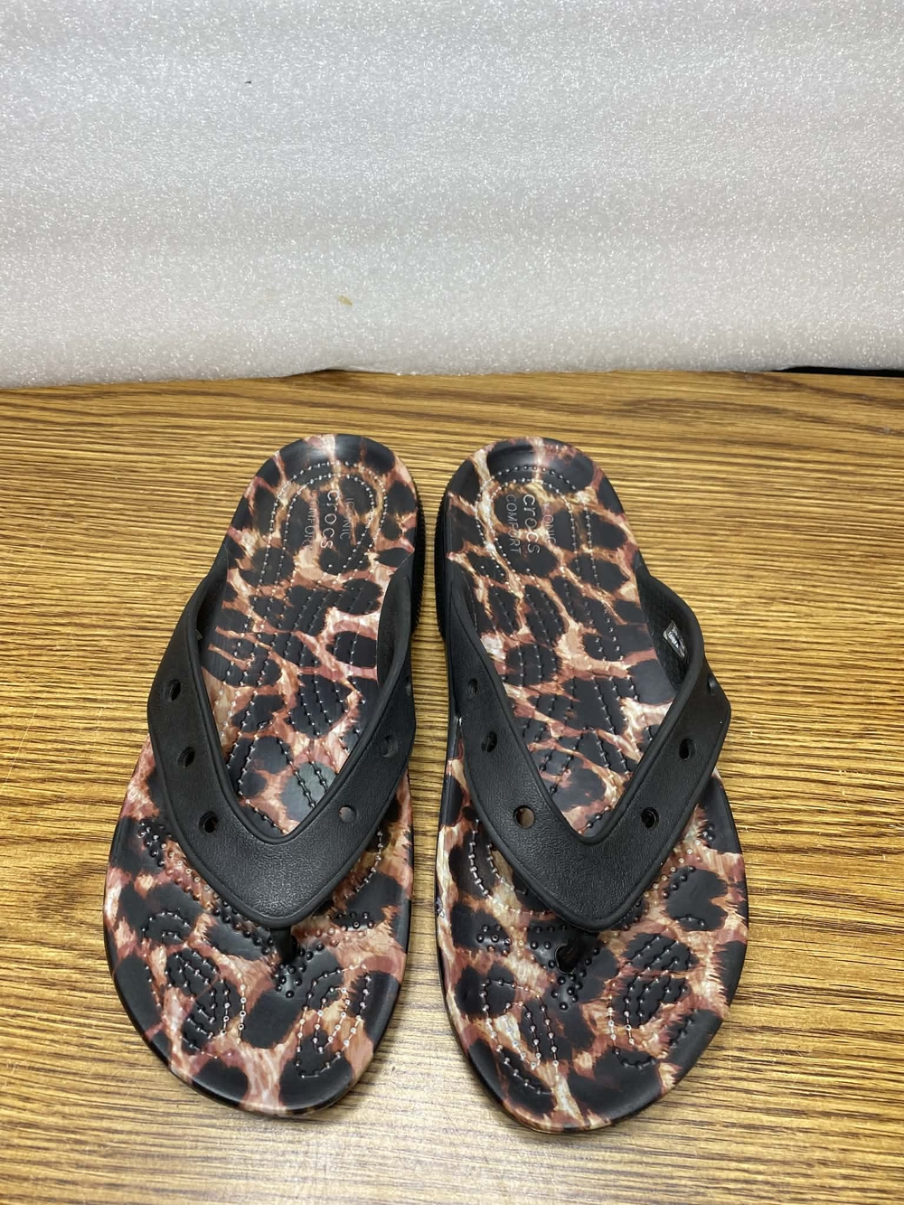 Crocs Women's Iconic Comfort Classic Animal Print Thong Slip On Sandals Size 6M